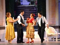 İzmir Devlet Opera ve Balesi Lüküs Hayat müzikalini sergiliyor