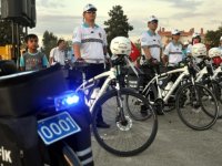 İzmir emniyetinden İzmir takımlarının renklerinde trafik uyarısı