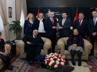 İzmir Kültür ve Dayanışma Derneği'nden Kılıçdaroğlu'na ziyaret