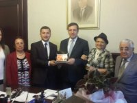 İzmir Kültür ve Dayanışma Derneği’nden Türeli’ye ziyaret