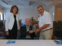 İzmir Tarım Grubu’ndan Selçuk Yaşar’a vefa plaketi