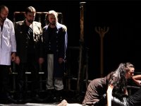 İzmir, tiyatroya doyacak