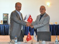 İzmir Üniversiteleri Platformu'nda bayrak değişimi