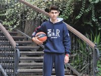 İzmir Üniversitesi basketbolda milli gururu yaşıyor