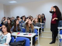 İzmir Üniversitesi engel tanımayan sağlık personelleri yetiştiriyor