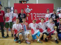 İzmir Üniversitesi minik basketbolcularından büyük başarı