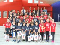 İzmir Üniversitesi Spor Kulübü sporcuları gururlandırdı
