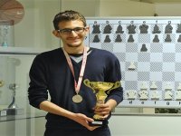 İzmir Üniversitesi'nin satrançtaki gururu