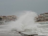 İZMİR VALİLİĞİNDEN FIRTINA UYARISI...