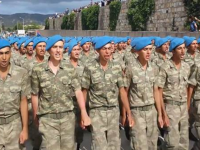 İzmir'de asker Osmanlı Marşı'yla yeri göğü inletti