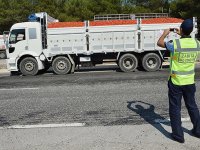 İzmir'de kaçak sebze-meyveye dur dendi...