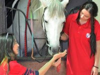 İzmir’de kadın seyis adayları ders başı yaptı