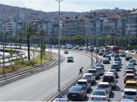 İzmir'de trafiğe kaydı yapılan taşıt sayısı azaldı