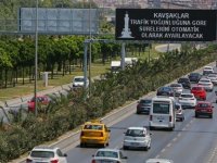 İzmir'de trafiğe kayıtlı araç sayısı arttı