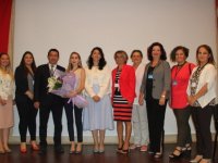 İzmir'deki hastane eczacıları sempozyumda bir araya geldi 