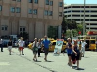 İzmir'e bir günde 5 bin 655 yabancı turist geldi