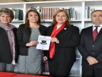 İzmir’in kadın siyasetçileri bu kitapta toplandı