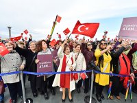 İzmirli kadınlardan coşkulu kutlama...