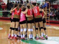 Kaf Kaf filede Vakıfbank önünde