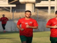 Kaf Kaf Serhat'la imzaladı