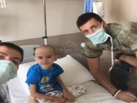 Kaf Kaf'ın devleri, kanser hastası çocukların yüzünü güldürdü