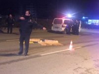 Karşıya geçmeye çalışan genç kadın otomobil çarpınca, yaşamını yitirdi...