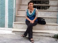 Karşıya geçmeye çalışan öğretmene servis aracı çarptı, öldü...