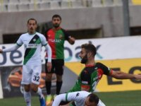 Karşıyaka, 87'de yıkıldı...