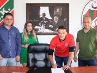 Karşıyaka Abdulhamit Yıldız ile sözleşme uzattı