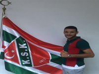 Karşıyaka Abdülhamit'e imzayı attırdı