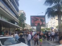 Karşıyaka ayakta...