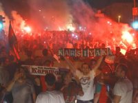 Karşıyaka basketbol şampiyonluğunu doyasıya kutluyor...