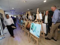 Karşıyaka Belediye binası giriş katı kültür merkezi gibi...