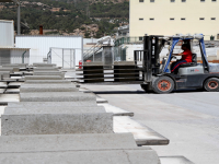 Karşıyaka Belediye Şantiyesi fabrika gibi çalışıyor...