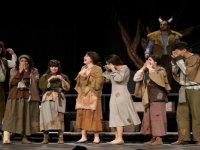 Karşıyaka Belediye Tiyatrosu yeni sezona fırtına gibi başladı