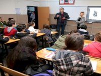 Karşıyaka Belediyesi 892 öğrenciye burs veriyor