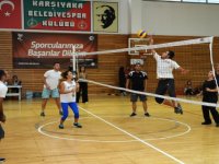 Karşıyaka Belediyesi çalışanları filede ter döktü 