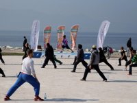 Karşıyaka Belediyesi sabah sporunu açık alanlara taşıdı