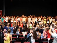 Karşıyaka Belediyesi Tiyatro Kursu final yaptı