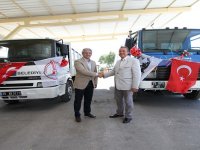 KARŞIYAKA BELEDİYESİ'NDEN DİKİLİ'YE İKİ TEMİZLİK ARACI HEDİYE