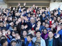 Karşıyaka Belediyesi'nden karne hediyesi sinema ve tiyatro 