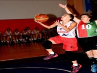 Karşıyaka Belediyespor 2. maçında 49 fark yedi!..