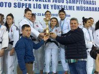 Karşıyaka Belediyespor judo bayanlarda süper lige yükseldi