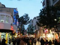 Karşıyaka Çarşısı yeni yıl için süsleniyor...