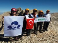 Karşıyaka Dağcılık Kulübü bu kez otizm için zirve yaptı