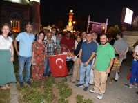 Karşıyaka Eğitim Birsenliler'den halka, ayran börek ikramı