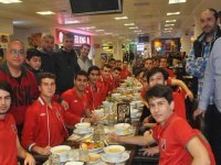Karşıyaka Futbol Alt Yapı Yemekte buluştu…