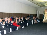 Karşıyaka Halk Eğitim'den anlamlı defile...