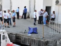 Karşıyaka İskele'den denize atlayarak intihar etti...