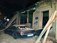 Karşıyaka İstasyonu İnşaat duvarı yıkıldı!..